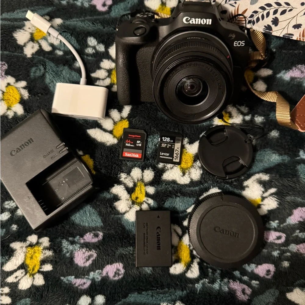 Canon EOS R100 Mirrorless camera Black with Floral Strap